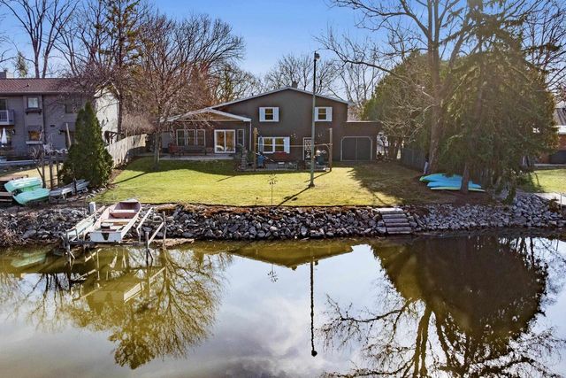 909 BROOKWOOD COURT, Oshkosh, WI 54902