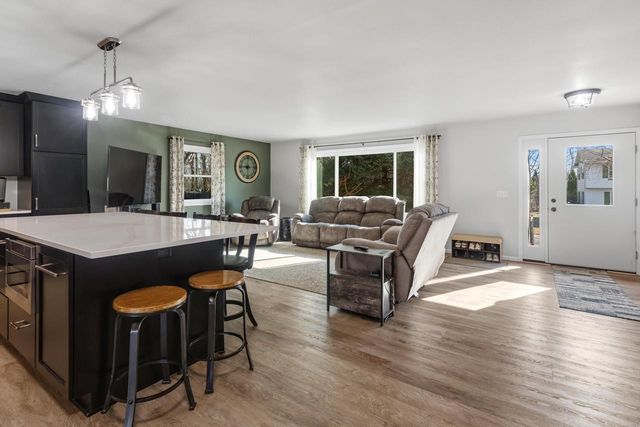 909 BROOKWOOD COURT, Oshkosh, WI 54902