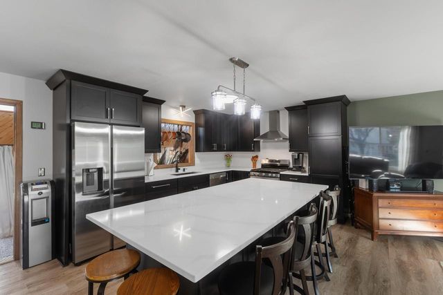 909 BROOKWOOD COURT, Oshkosh, WI 54902