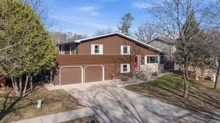 909 BROOKWOOD COURT, Oshkosh, WI 54902