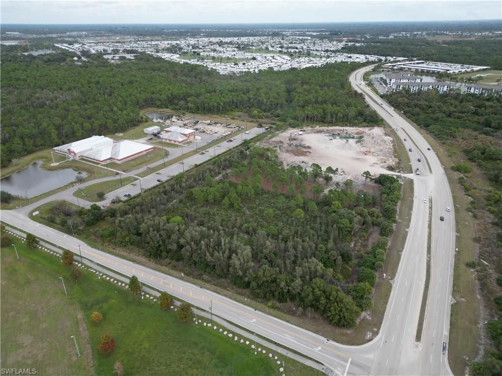 Image 6 of property listing at 2511 Diplomat PKWY E, Cape Coral, FL 33909