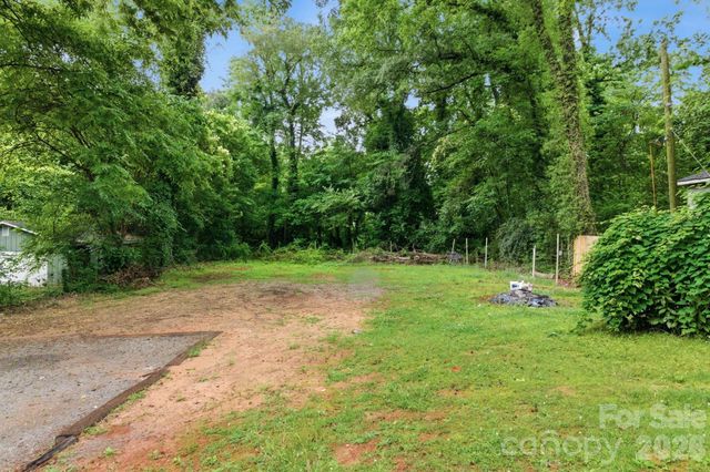 1909 Camp Greene Street, Charlotte, NC 28208