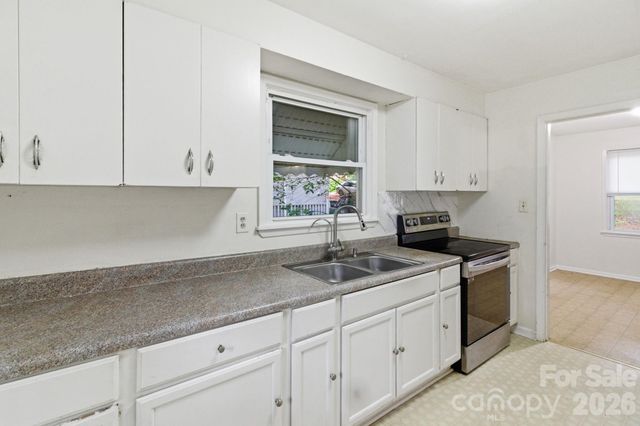 1909 Camp Greene Street, Charlotte, NC 28208