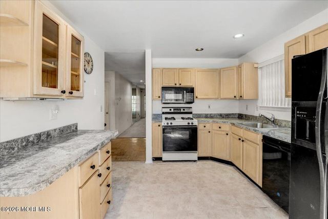 74 Ridge Place, Freehold, NJ 07728