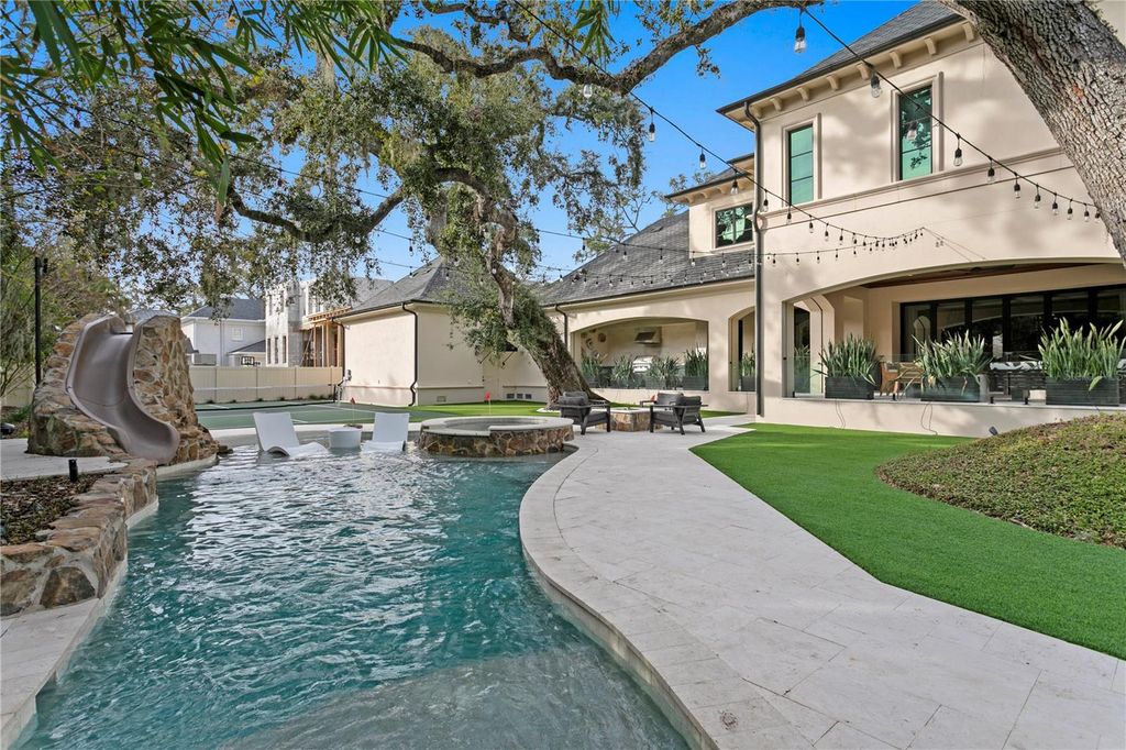 Image 2 of property listing at 4518 W ROSEMERE ROAD, Tampa, FL 33609