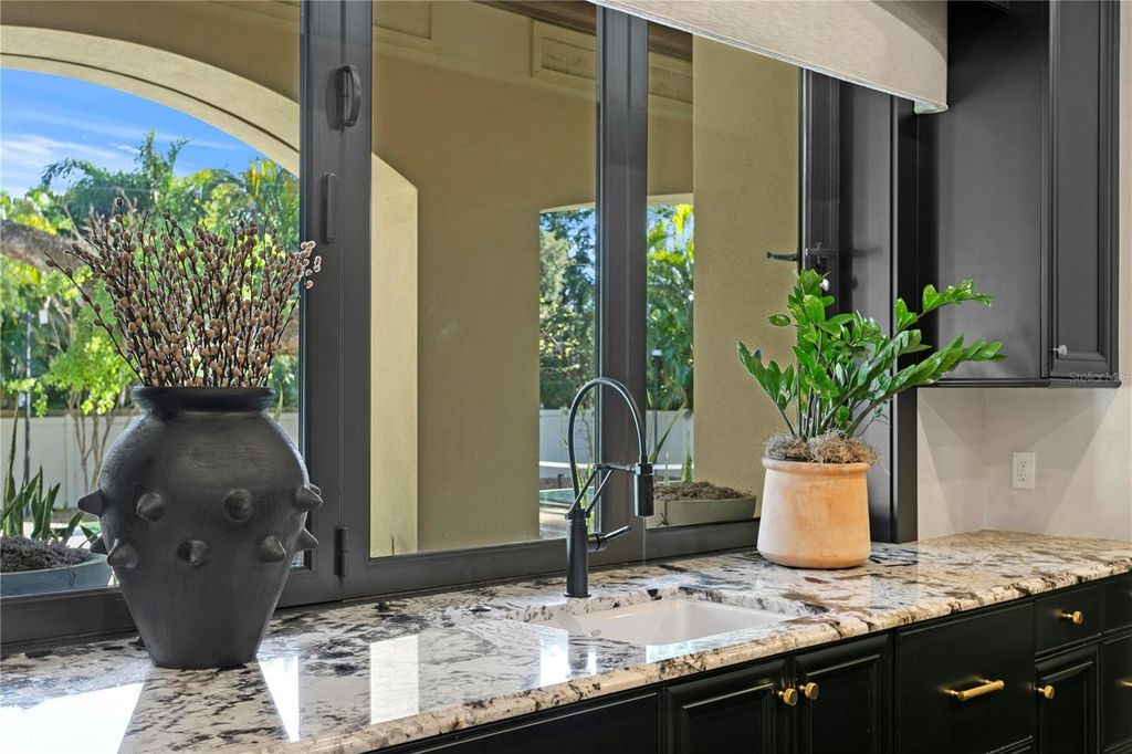 Image 22 of property listing at 4518 W ROSEMERE ROAD, Tampa, FL 33609