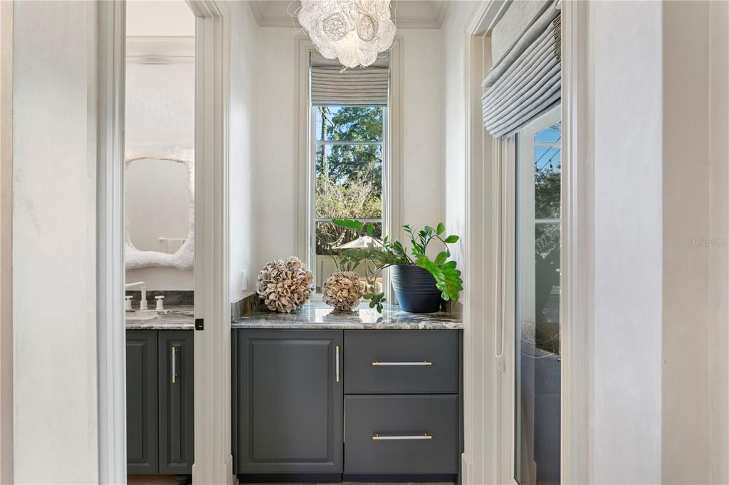 Image 36 of property listing at 4518 W ROSEMERE ROAD, Tampa, FL 33609