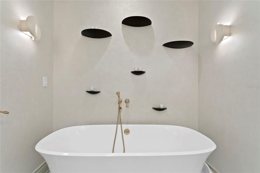 Image 66 of property listing at 4518 W ROSEMERE ROAD, Tampa, FL 33609