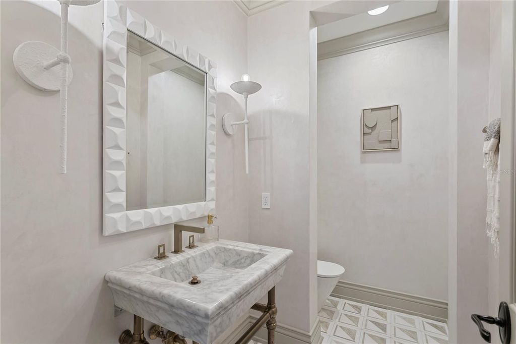 Image 8 of property listing at 4518 W ROSEMERE ROAD, Tampa, FL 33609