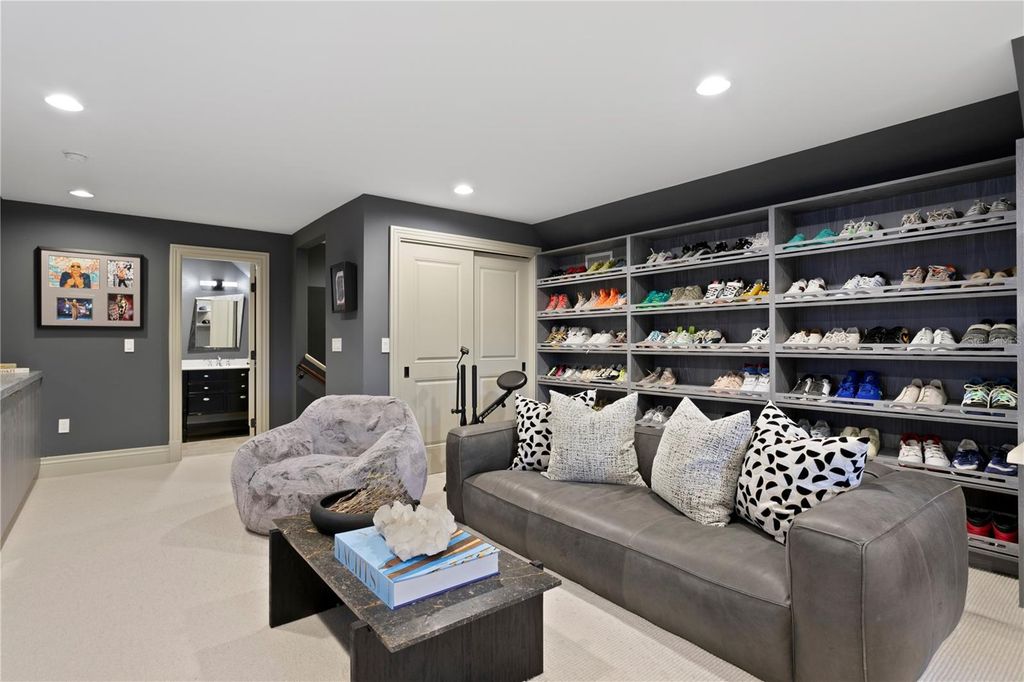 Image 71 of property listing at 4518 W ROSEMERE ROAD, Tampa, FL 33609