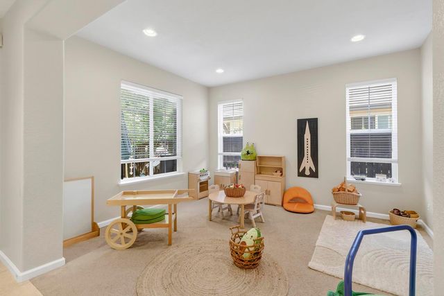 2133 Greatfield Dr, Roseville, CA 95747