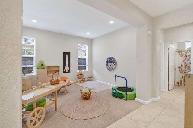 2133 Greatfield Dr, Roseville, CA 95747