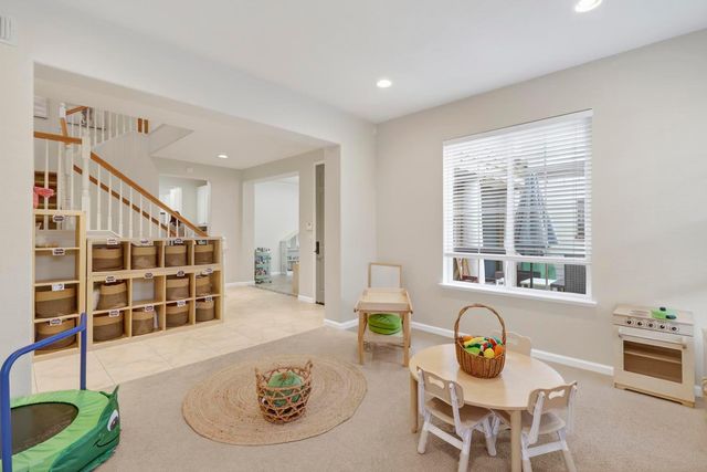 2133 Greatfield Dr, Roseville, CA 95747