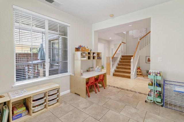 2133 Greatfield Dr, Roseville, CA 95747