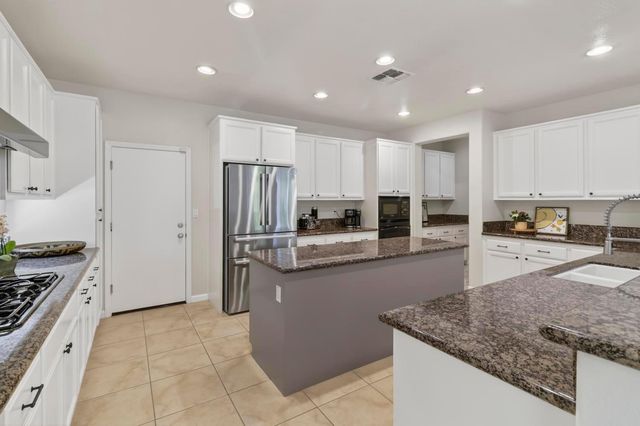 2133 Greatfield Dr, Roseville, CA 95747