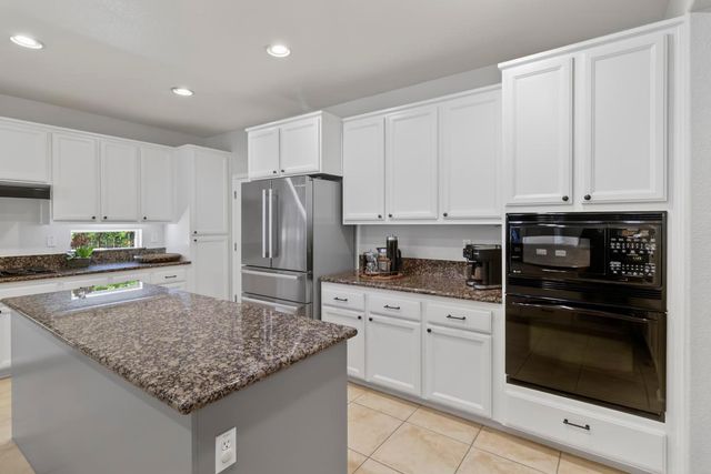 2133 Greatfield Dr, Roseville, CA 95747
