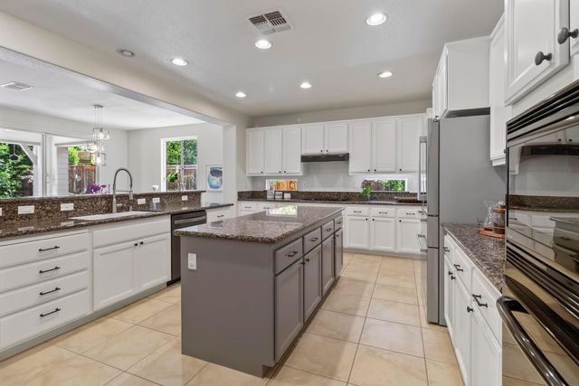 2133 Greatfield Dr, Roseville, CA 95747