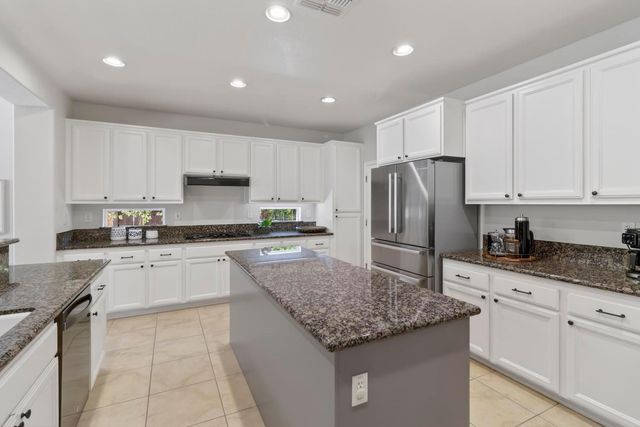 2133 Greatfield Dr, Roseville, CA 95747