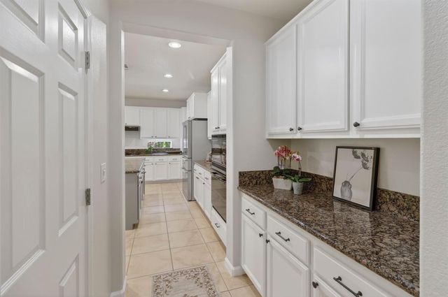 2133 Greatfield Dr, Roseville, CA 95747