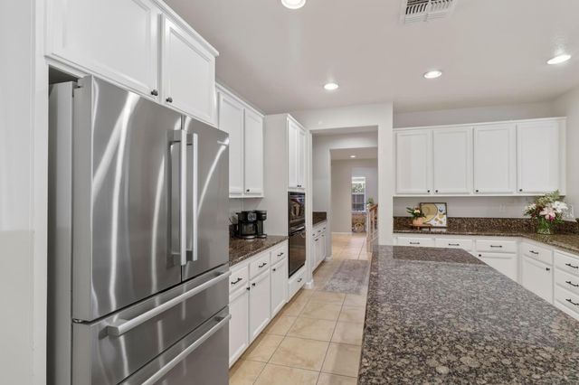 2133 Greatfield Dr, Roseville, CA 95747