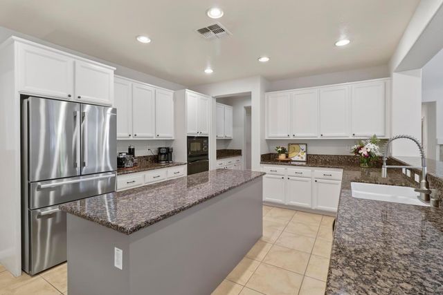 2133 Greatfield Dr, Roseville, CA 95747