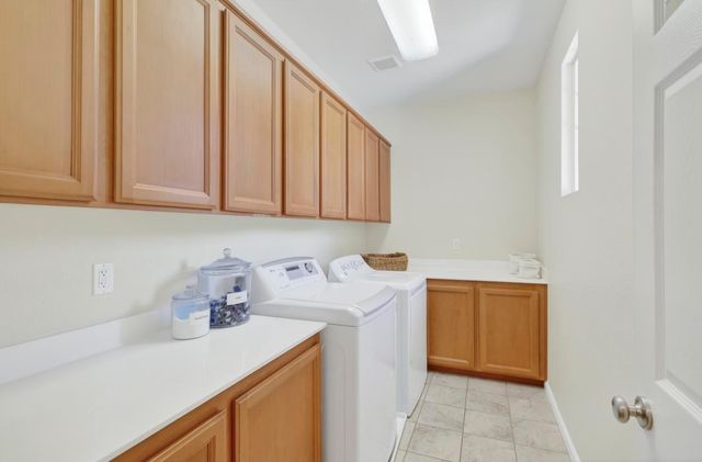 2133 Greatfield Dr, Roseville, CA 95747