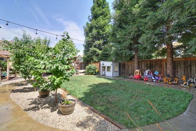 2133 Greatfield Dr, Roseville, CA 95747