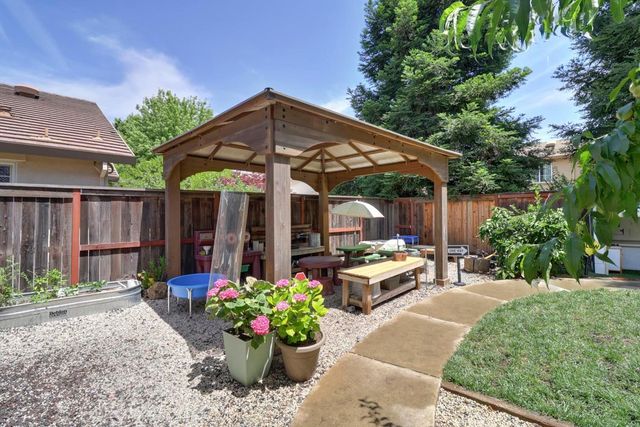 2133 Greatfield Dr, Roseville, CA 95747