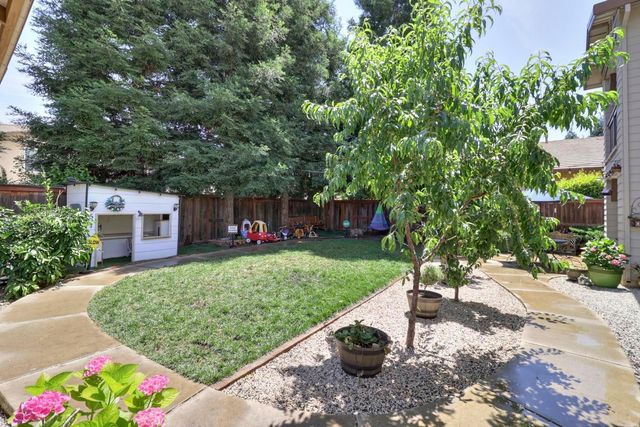 2133 Greatfield Dr, Roseville, CA 95747