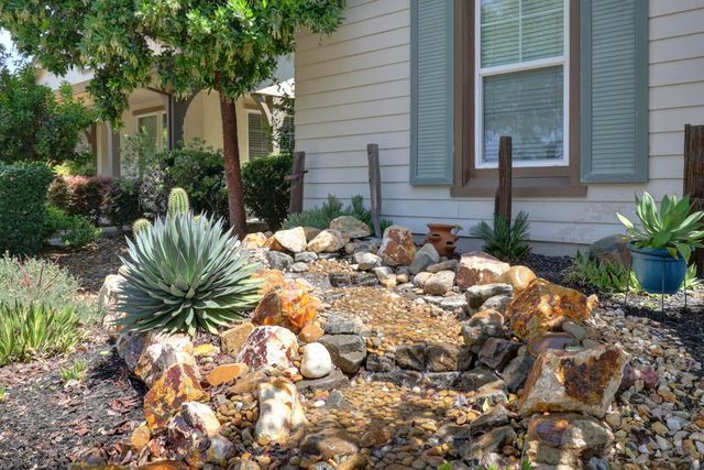 2133 Greatfield Dr, Roseville, CA 95747
