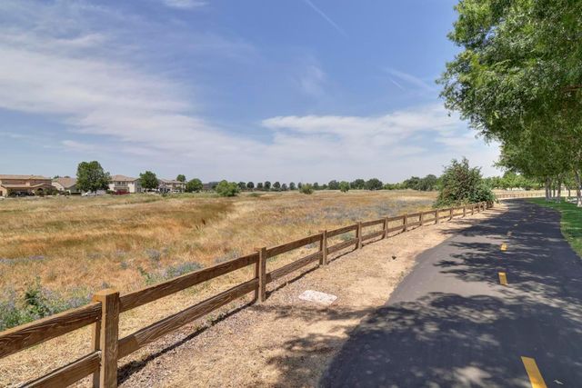 2133 Greatfield Dr, Roseville, CA 95747