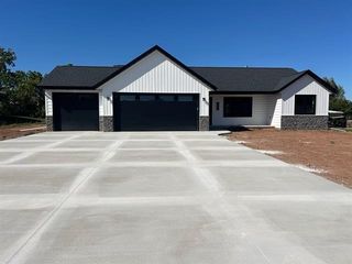 305 GREENBRIER DRIVE, Hortonville, WI 54944
