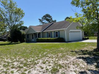 312 Foxtrace Lane, Hubert, NC 28539