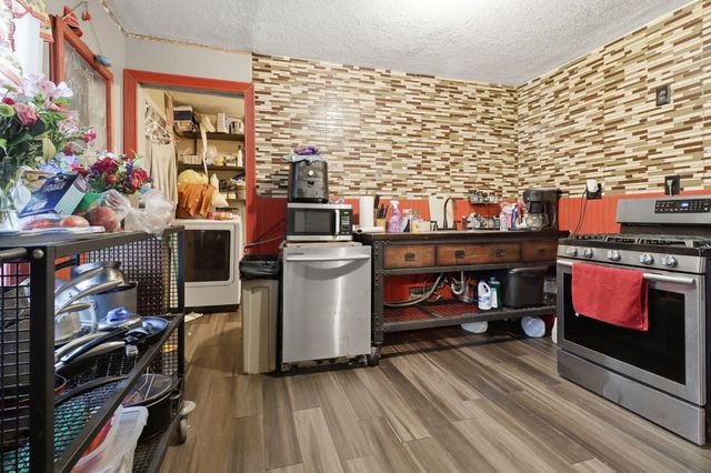 1611 Weymouth Street, West Bloomfield, MI 48324