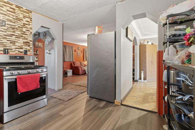 1611 Weymouth Street, West Bloomfield, MI 48324