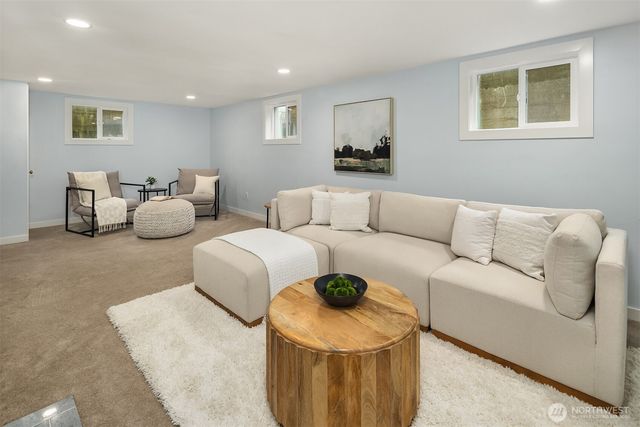 8205 18th Avenue NE, Seattle, WA 98115