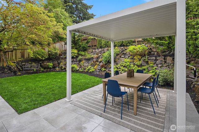 8205 18th Avenue NE, Seattle, WA 98115