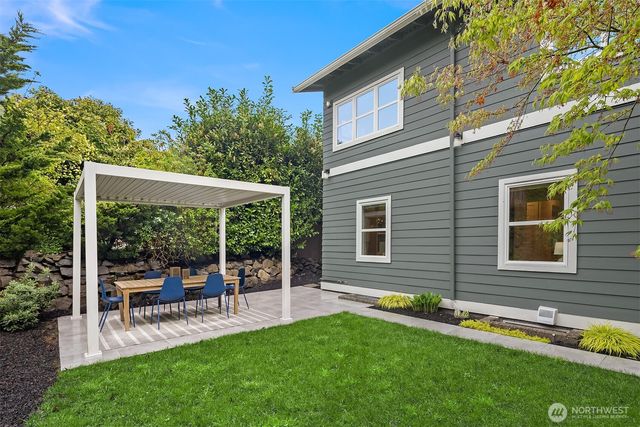 8205 18th Avenue NE, Seattle, WA 98115