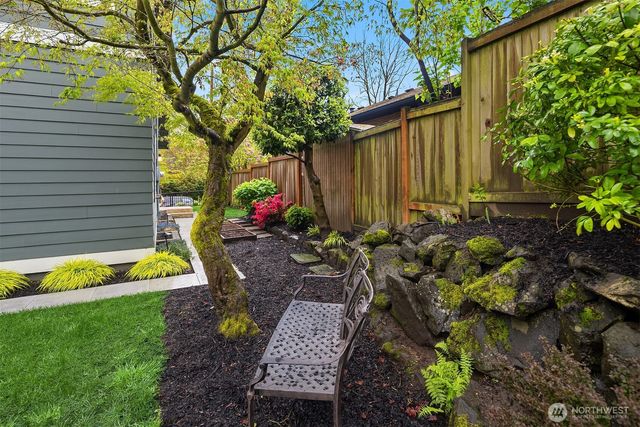8205 18th Avenue NE, Seattle, WA 98115