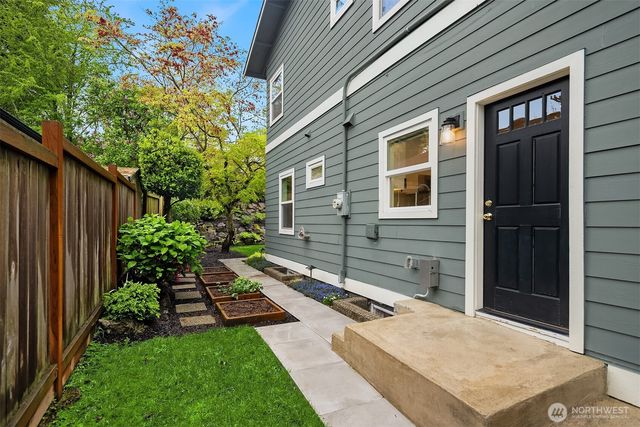 8205 18th Avenue NE, Seattle, WA 98115