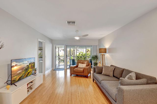 201 Venetian Drive 4, Delray Beach, FL 33483