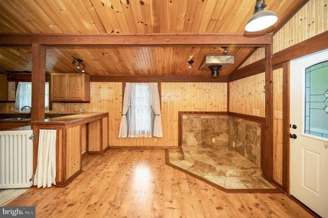 4239 LAKEVIEW PKWY, Locust Grove, VA 22508