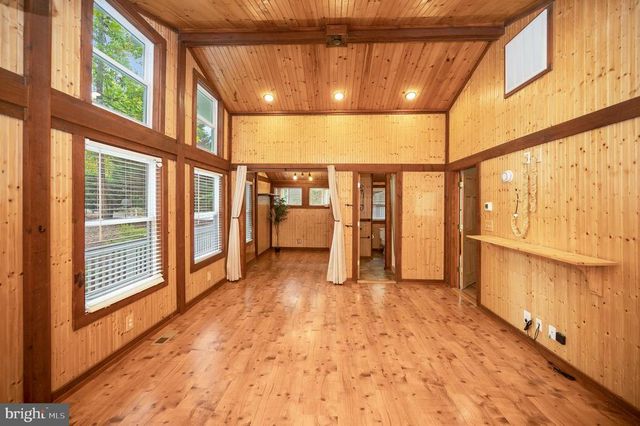 4239 LAKEVIEW PKWY, Locust Grove, VA 22508