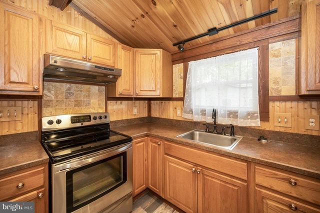 4239 LAKEVIEW PKWY, Locust Grove, VA 22508