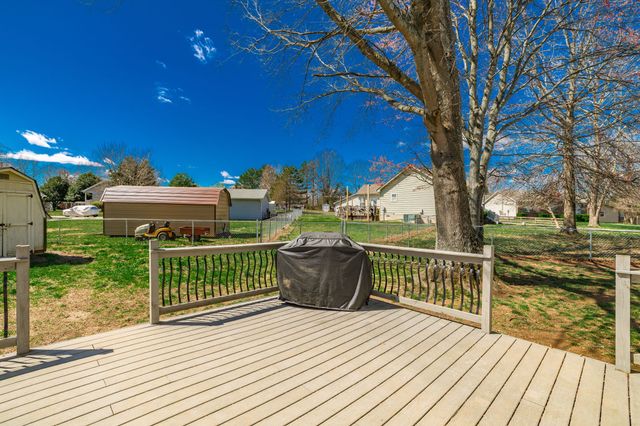 103 Forrest Ln, White House, TN 37188