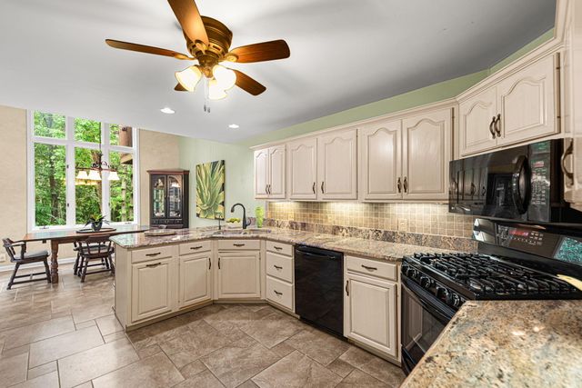4610 Thornbury Drive W, Valparaiso, IN 46383
