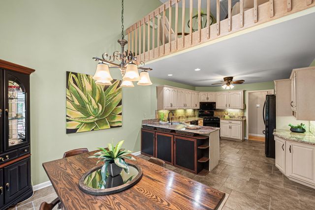 4610 Thornbury Drive W, Valparaiso, IN 46383