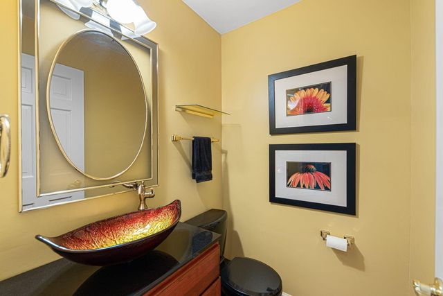 4610 Thornbury Drive W, Valparaiso, IN 46383