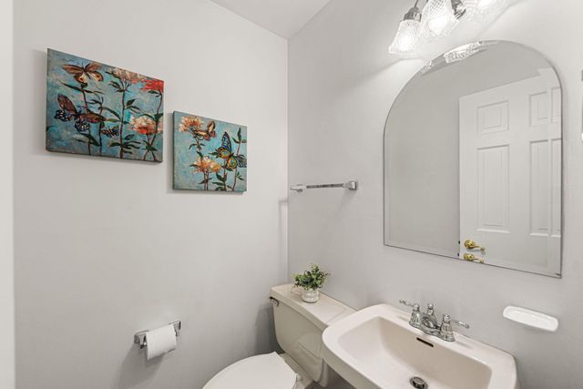 4610 Thornbury Drive W, Valparaiso, IN 46383