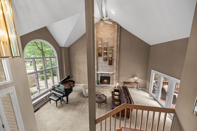 4610 Thornbury Drive W, Valparaiso, IN 46383
